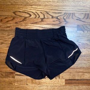 lululemon hotty hot shorts 2.5 in